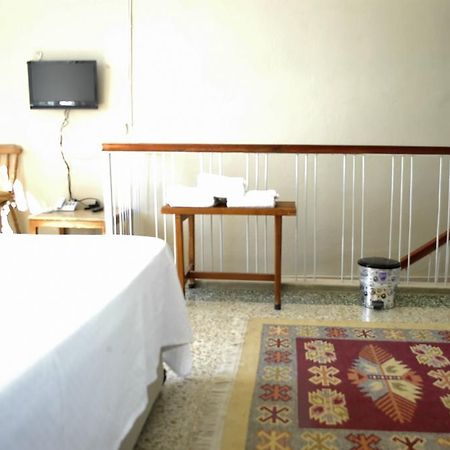 Lades Hotel Силифке Екстериор снимка