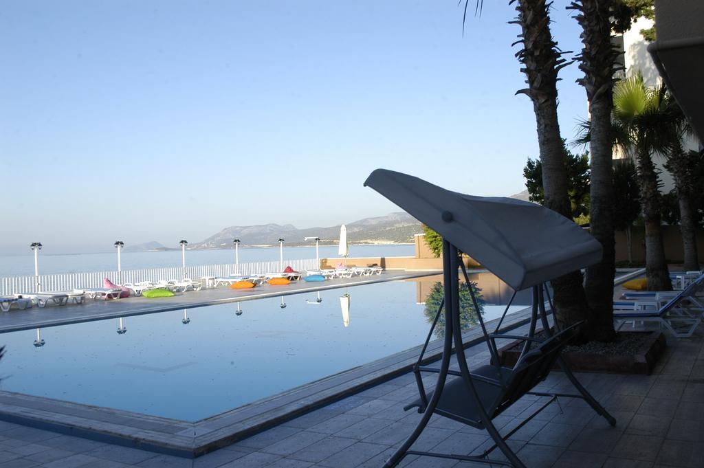 Lades Hotel Силифке Екстериор снимка