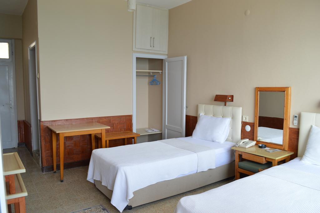 Lades Hotel Силифке Стая снимка
