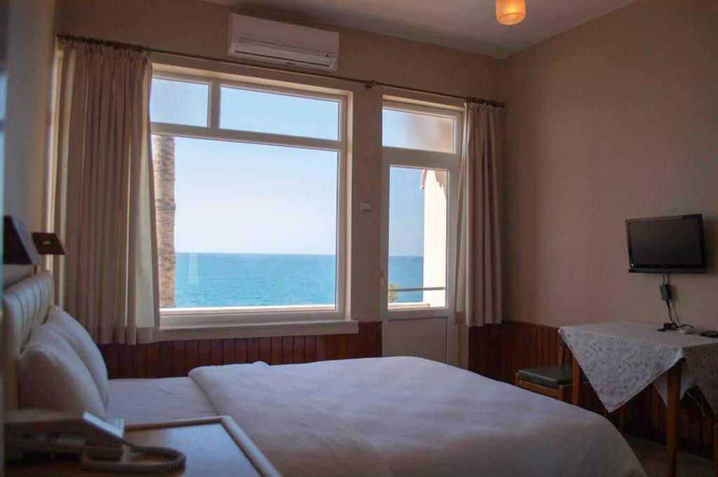 Lades Hotel Силифке Стая снимка