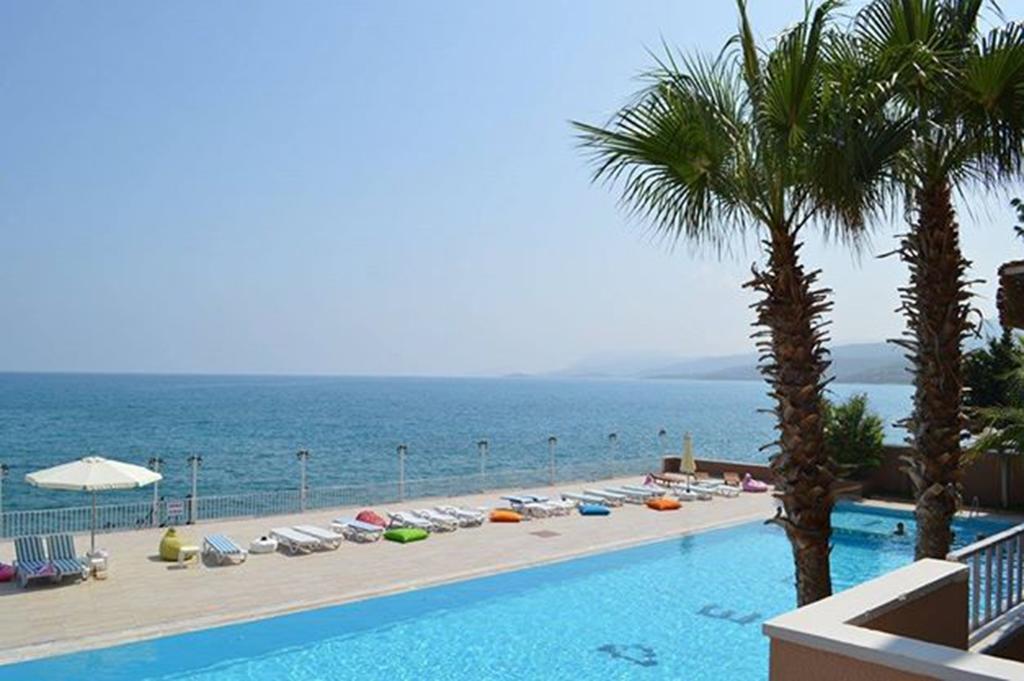 Lades Hotel Силифке Екстериор снимка
