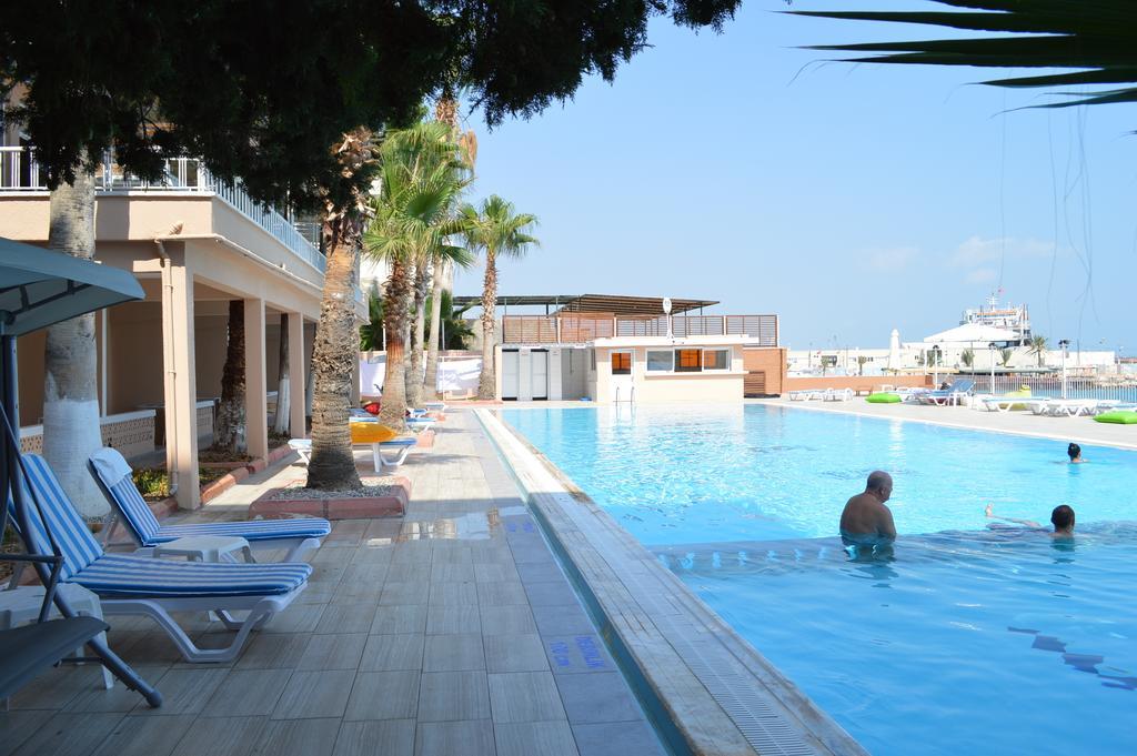 Lades Hotel Силифке Екстериор снимка