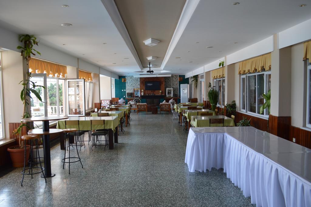Lades Hotel Силифке Екстериор снимка