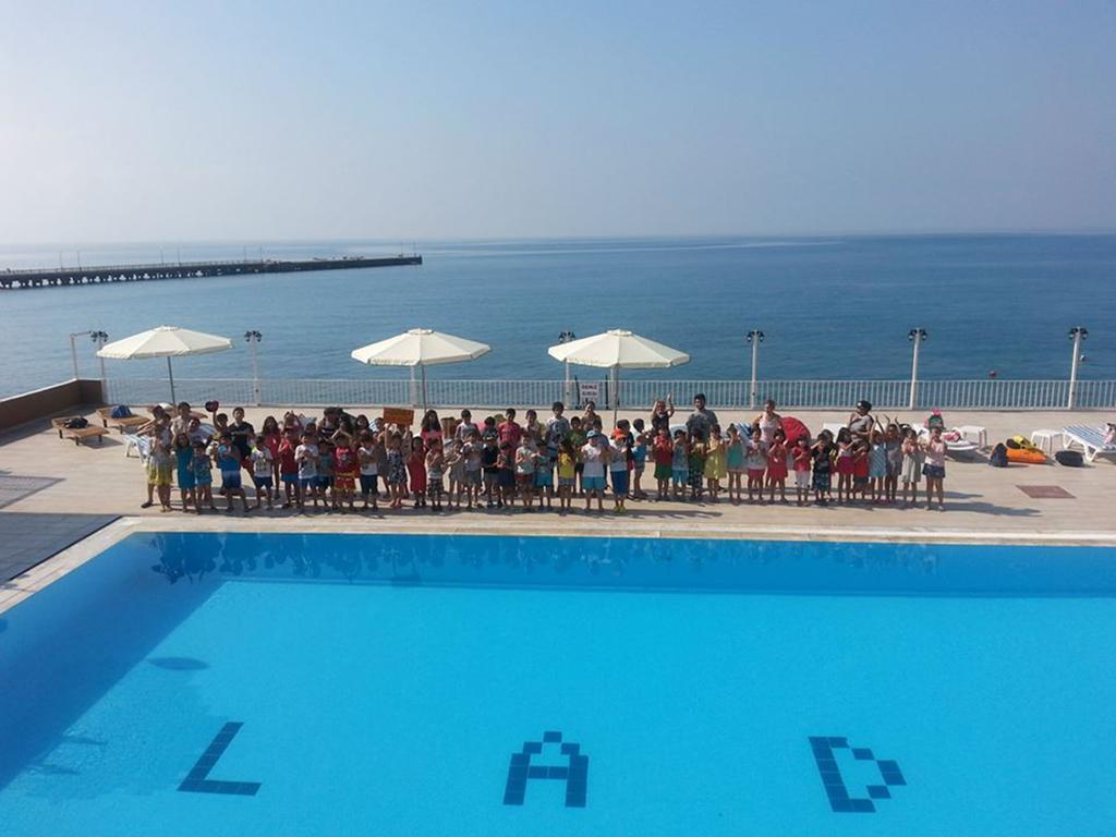 Lades Hotel Силифке Екстериор снимка